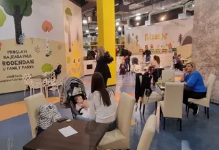 Space for parents with a small playroom Family Parka