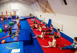Strings and gymnastic devices in the hall in Prečko