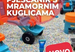 Play pit with marble balls at iGRANDiA