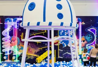 Space with blue and white balls in iGRANDiA