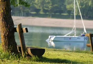 Boat along the coast of Jarun