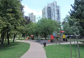 Walking path to the children's playground in Gajnice
