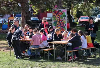 Workshop at tables in Park Lujze Janović Wagner